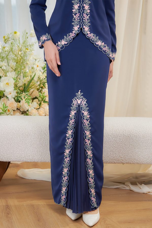 JULIA.NAVYBLUE.3 JULIA.NAVYBLUE.3