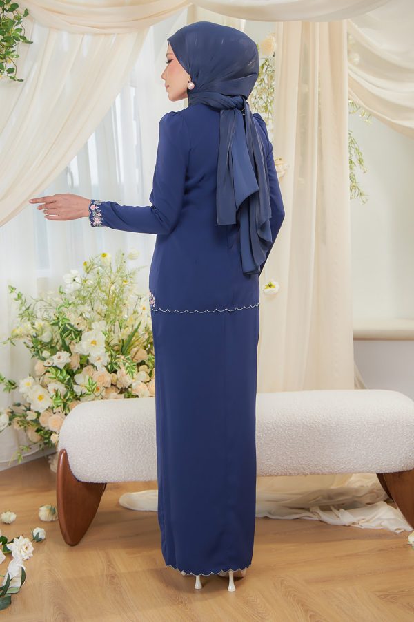 JULIA.NAVYBLUE.4 JULIA.NAVYBLUE.4