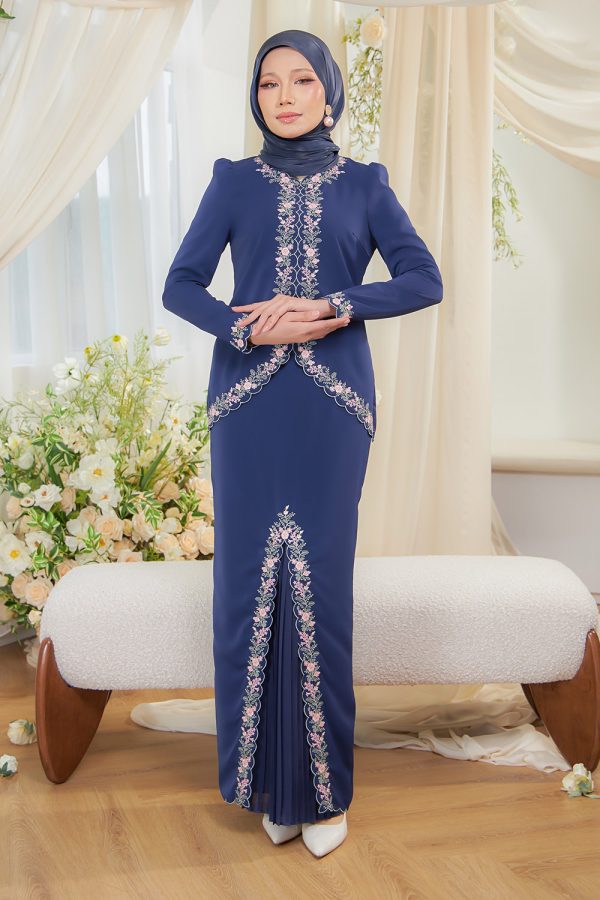 JULIA.NAVYBLUE.6 JULIA.NAVYBLUE.6