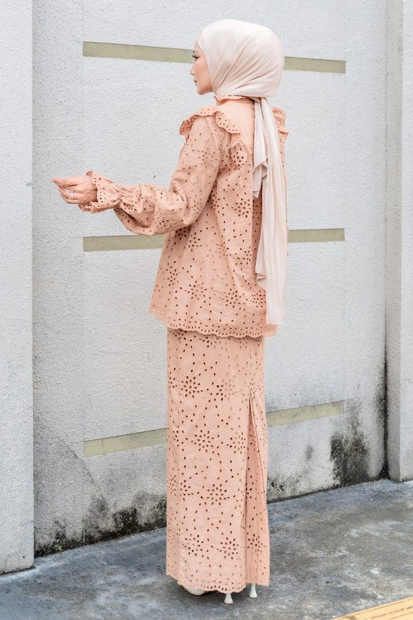 nudebrown3 nudebrown3