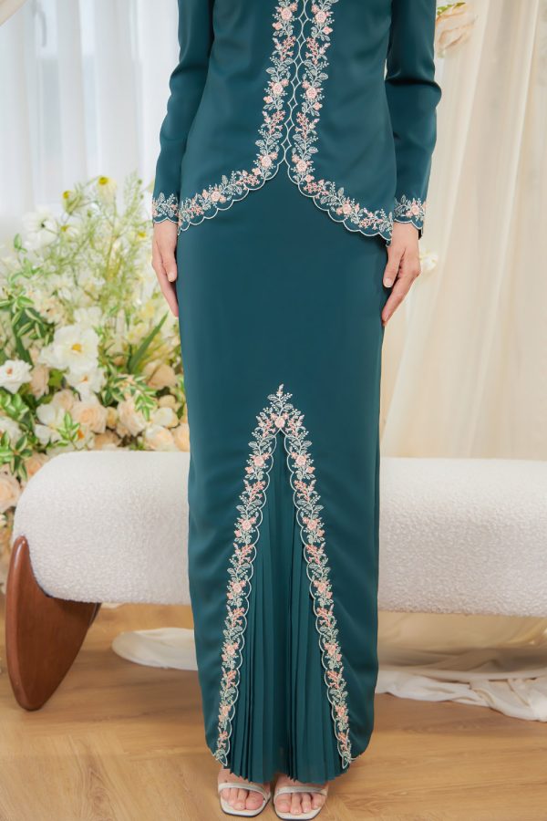 JULIA.EMEGREEN.3 JULIA.EMEGREEN.3