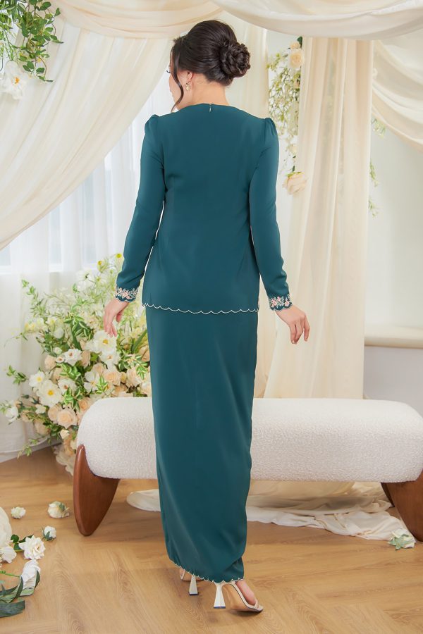 JULIA.EMEGREEN.4 JULIA.EMEGREEN.4