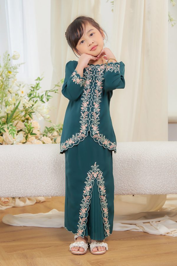 JULIA.KIDS.EMEGREEN.2 JULIA.KIDS.EMEGREEN.2