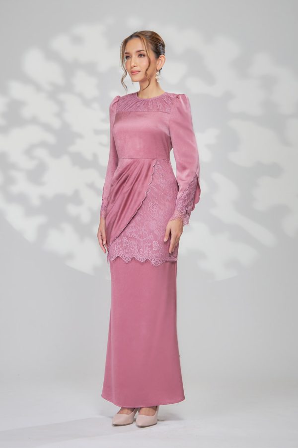 DAPHNE.DUSTYMAGENTA.2 DAPHNE.DUSTYMAGENTA.2