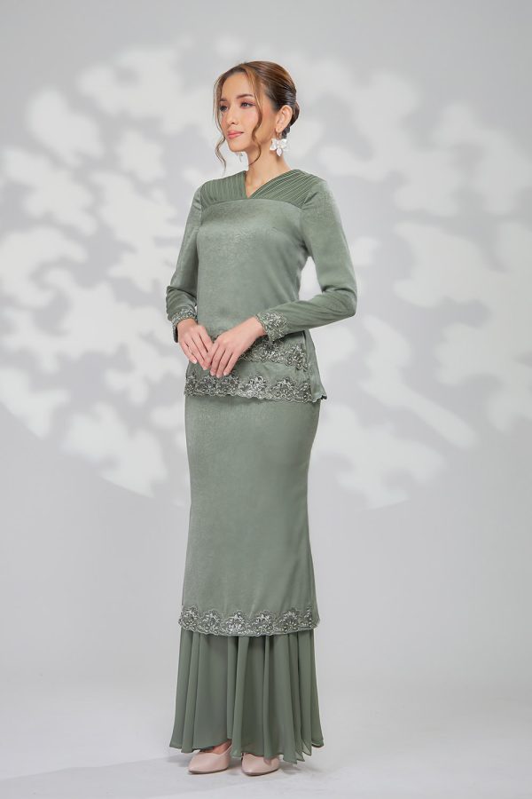 ELANOR.SAGEGREEN.2 ELANOR.SAGEGREEN.2