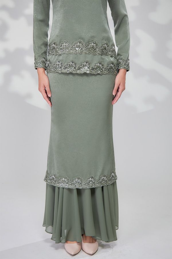 ELANOR.SAGEGREEN.4 ELANOR.SAGEGREEN.4