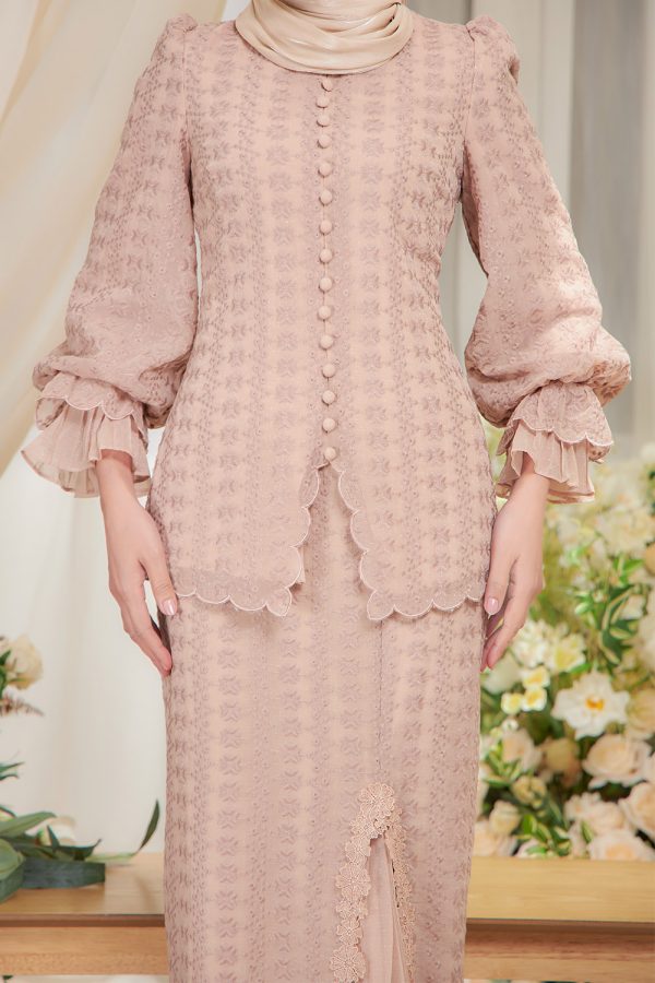 ELOISE.NUDEBROWN.3 ELOISE.NUDEBROWN.3