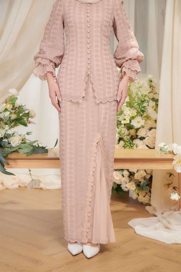 ELOISE.NUDEBROWN.4 ELOISE.NUDEBROWN.4