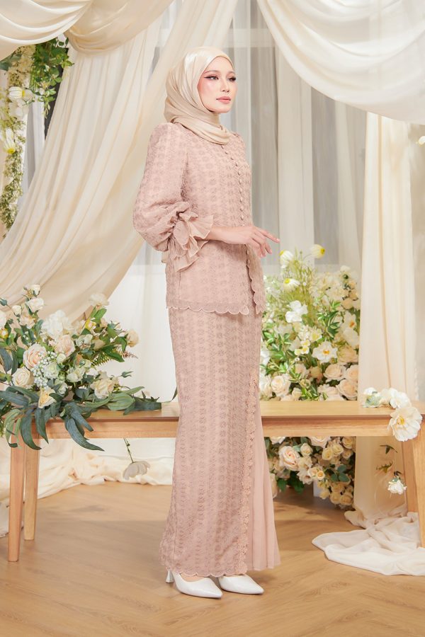 ELOISE.NUDEBROWN.6 ELOISE.NUDEBROWN.6