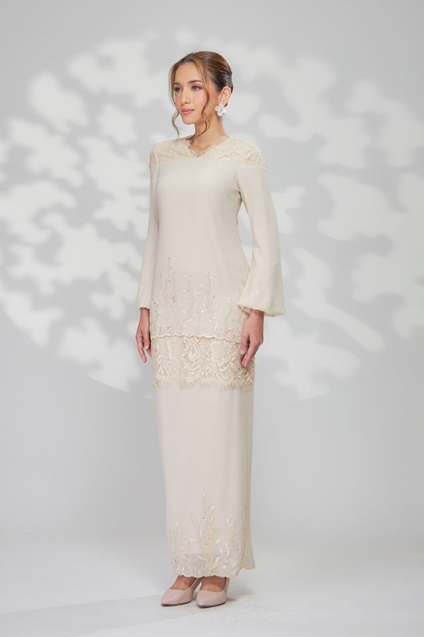 HANNAH.LIGHTCHAMPAGNE.2 HANNAH.LIGHTCHAMPAGNE.2