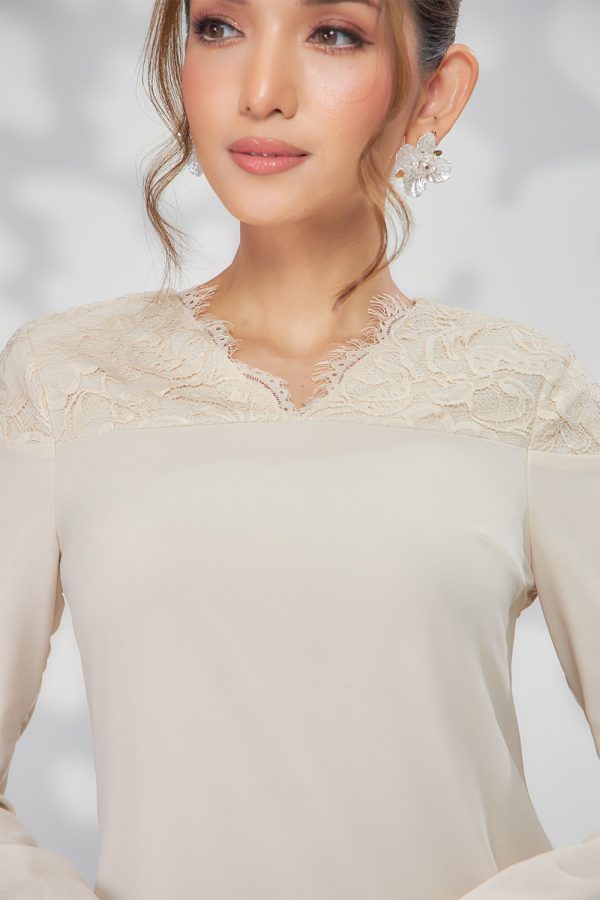 HANNAH.LIGHTCHAMPAGNE.4 HANNAH.LIGHTCHAMPAGNE.4