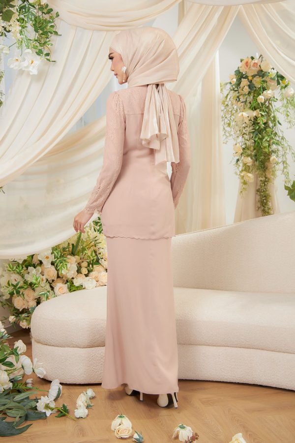 RILEY.CHAMPAGNE.4 RILEY.CHAMPAGNE.4