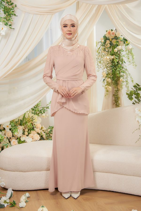 RILEY.CHAMPAGNE.5 RILEY.CHAMPAGNE.5