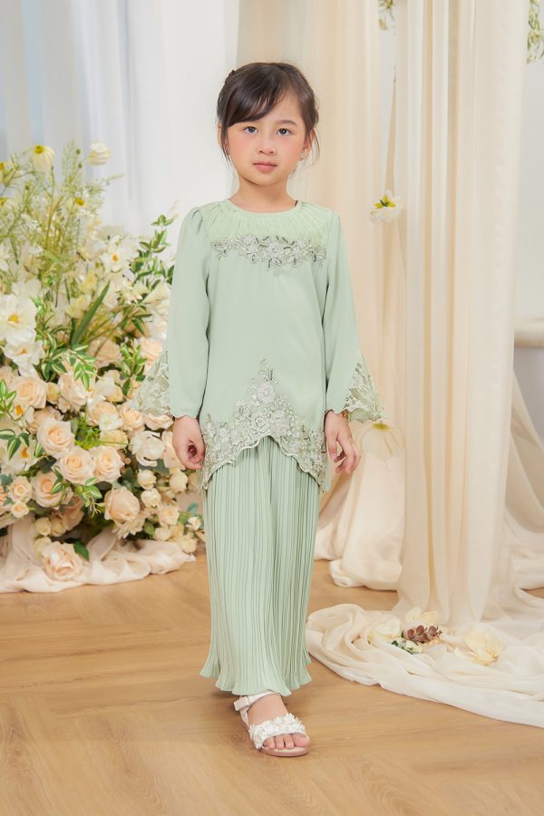SELENA.MINTGREEN.KIDS.1
