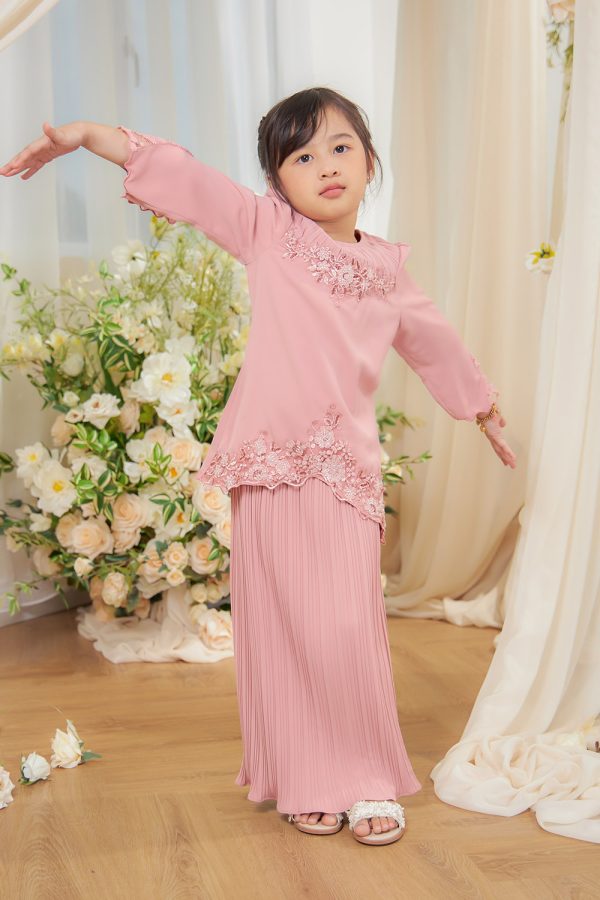 SELENA.PINK.KIDS.3 SELENA.PINK.KIDS.3