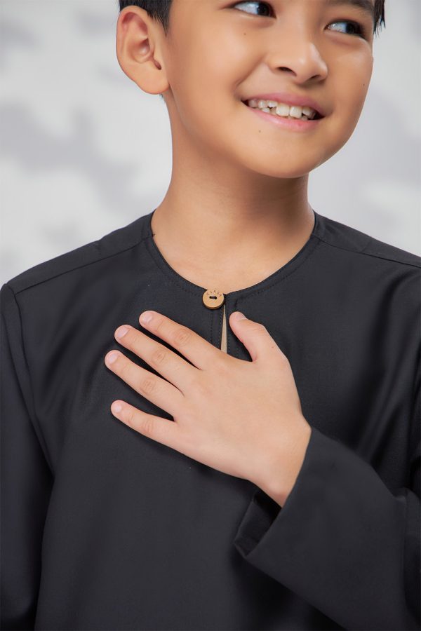 edward.boy.black.3 edward.boy.black.3