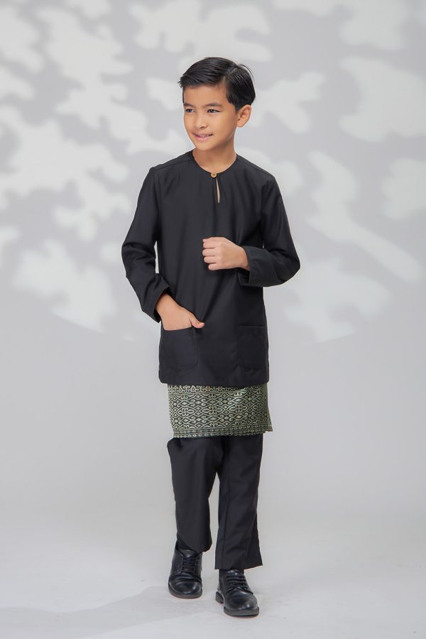 edward.boy.black.5 edward.boy.black.5