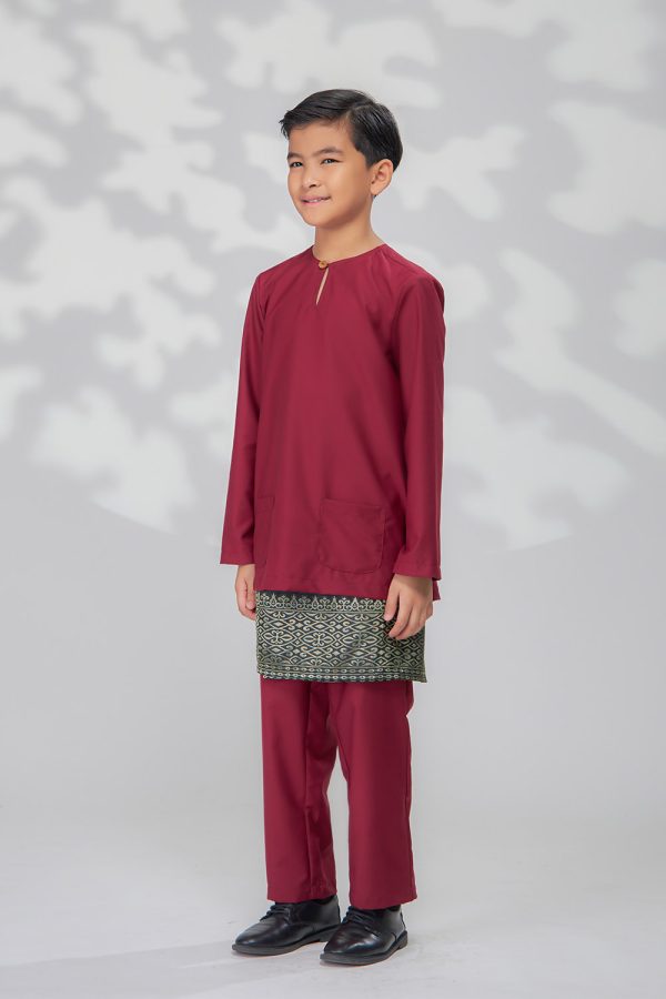 edward.boy.maroon.2