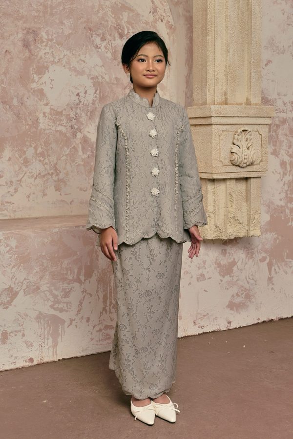 ratna_grey_K_4 ratna_grey_K_4