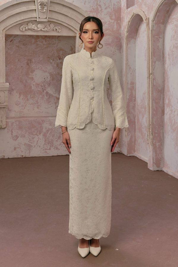 ratna_yellowishcream_A_1