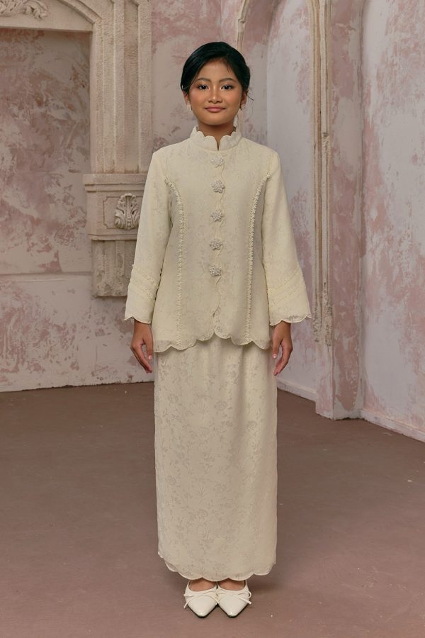 ratna_yellowishcream_K_1