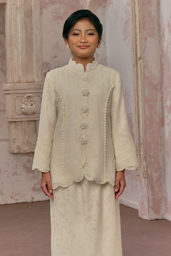 ratna_yellowishcream_K_2 ratna_yellowishcream_K_2