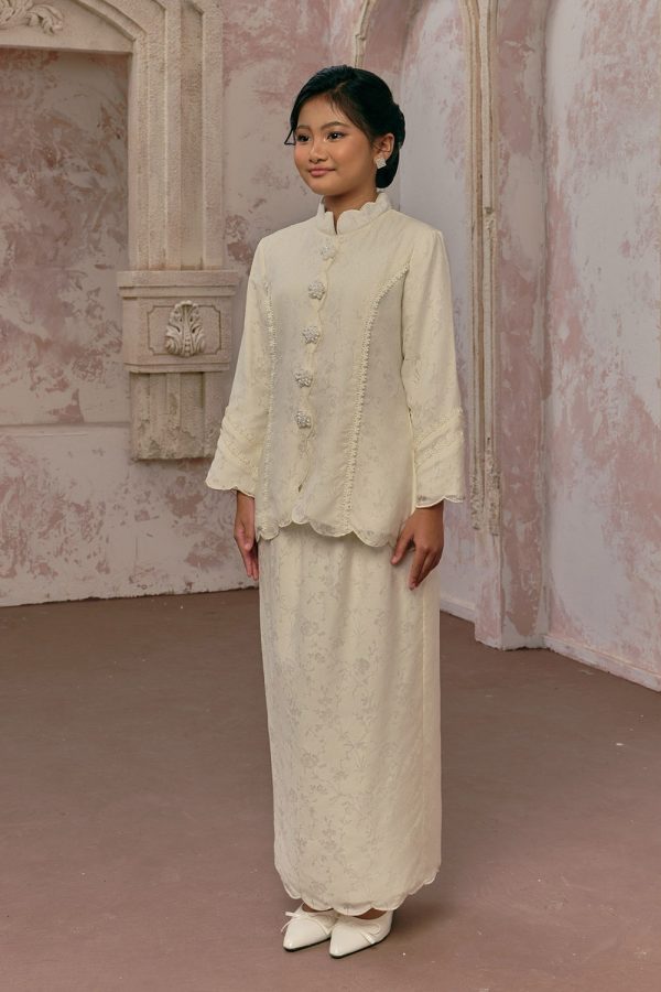 ratna_yellowishcream_K_4 ratna_yellowishcream_K_4