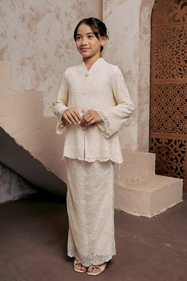 kartika.ivoryy.2 kartika.ivoryy.2