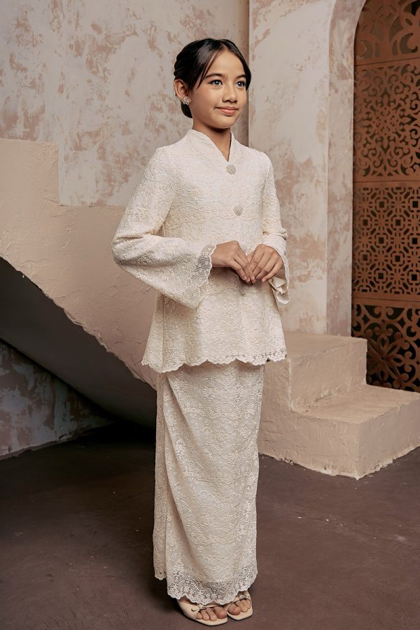 kartika.ivoryy.3 kartika.ivoryy.3