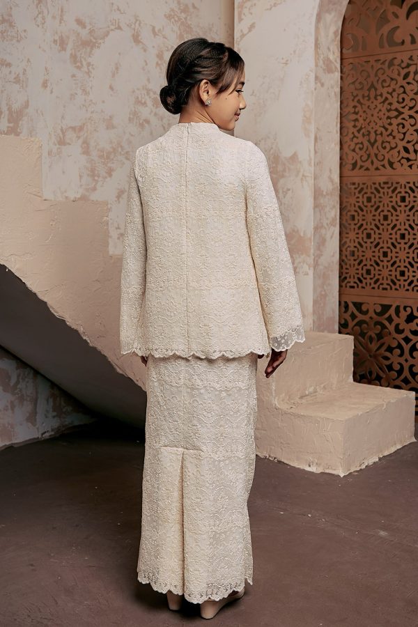 kartika.ivoryy.5 kartika.ivoryy.5